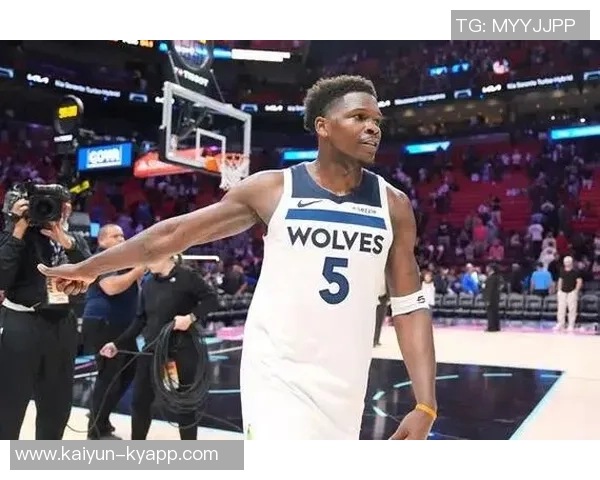 爱德华兹谈对战小米切尔的备战策略强调早睡养精蓄锐应对全场紧逼